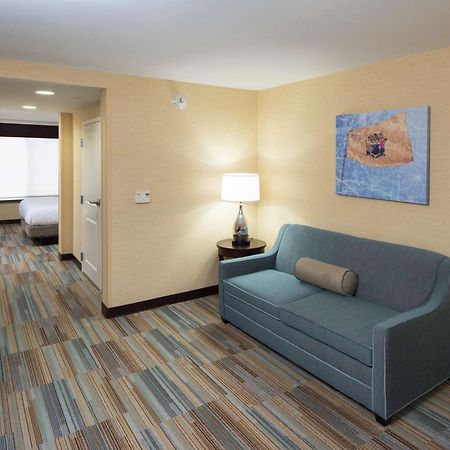 Hilton Garden Inn Mount Holly/Westampton Екстериор снимка
