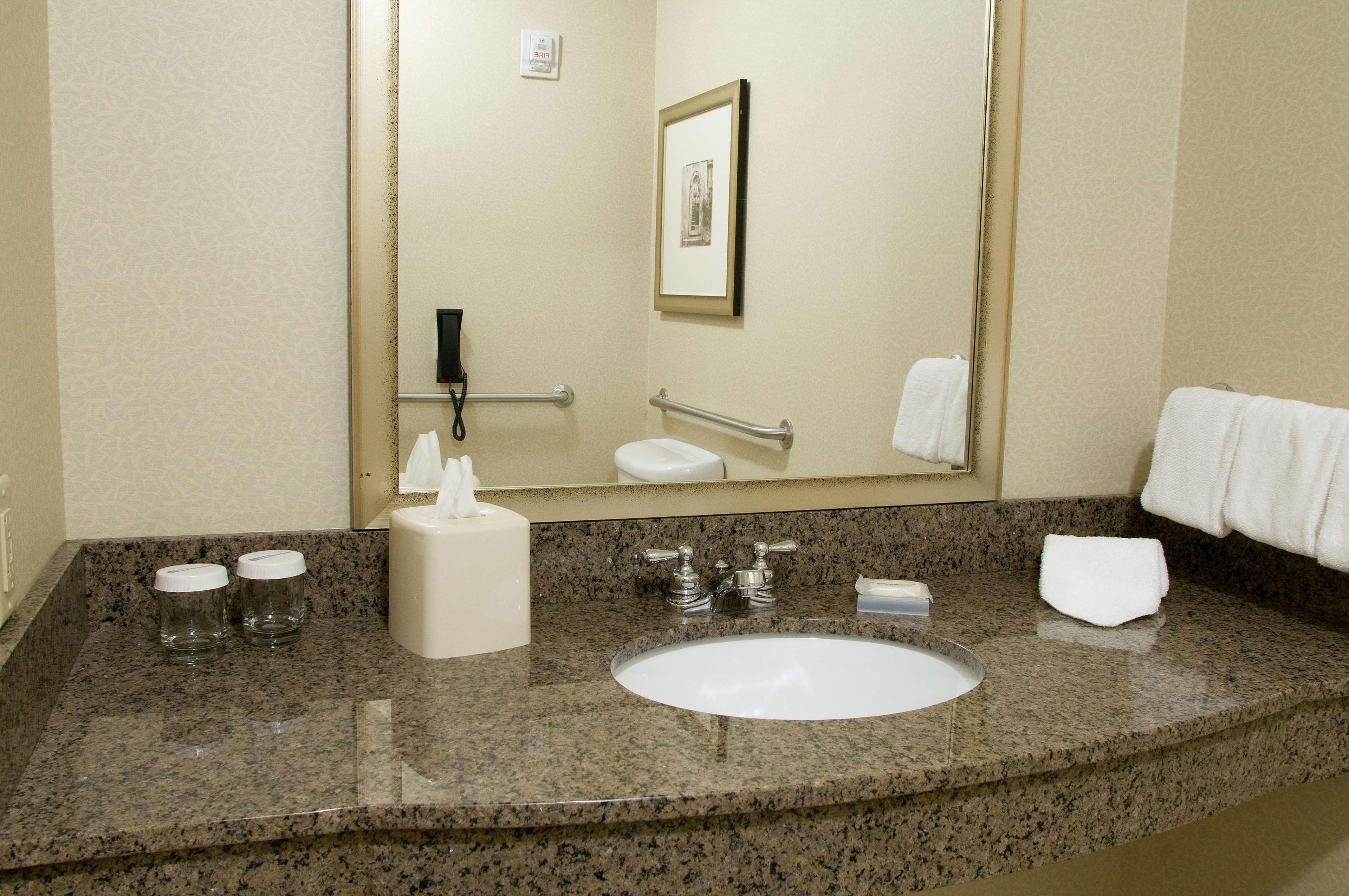Hilton Garden Inn Mount Holly/Westampton Екстериор снимка