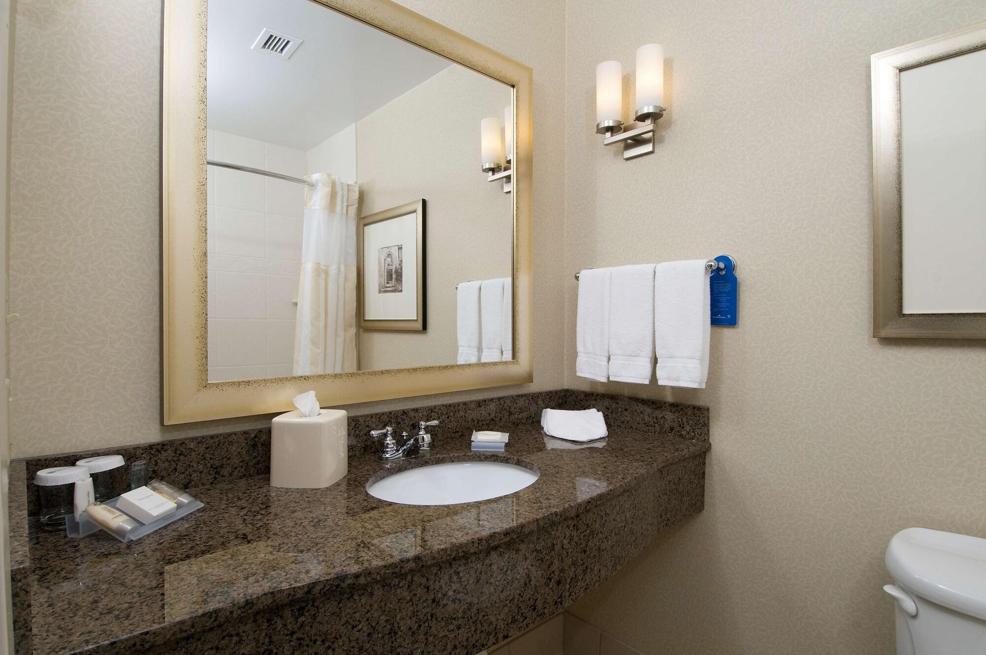 Hilton Garden Inn Mount Holly/Westampton Екстериор снимка