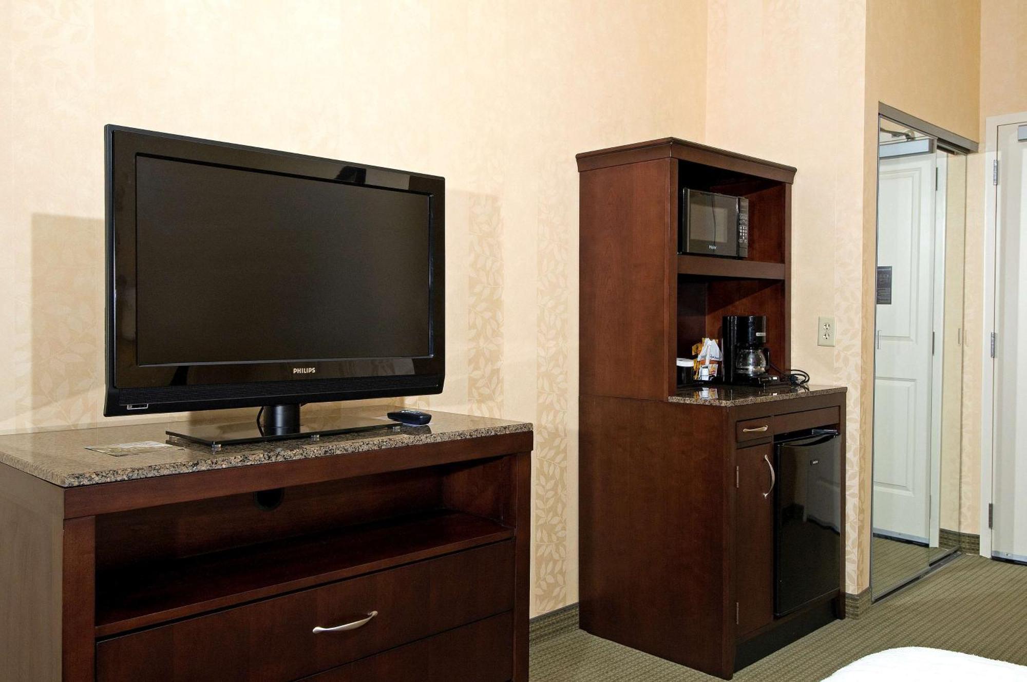 Hilton Garden Inn Mount Holly/Westampton Екстериор снимка